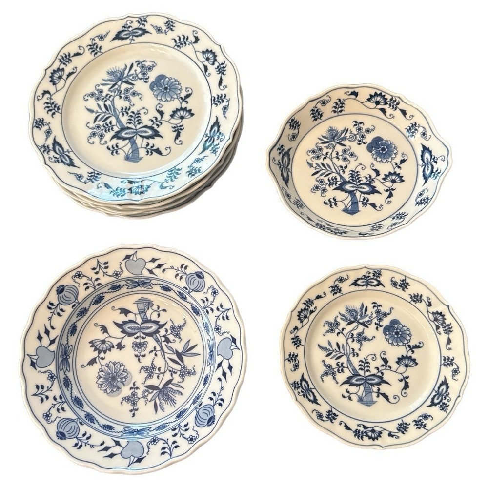 Blue Danube Floral Dinner Plates Set of 8 Blue Onion‎ Scalloped Edge